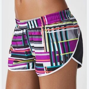 Women’s Fabletics Adrian multicolor geometric 2” athletics lined shorts Large